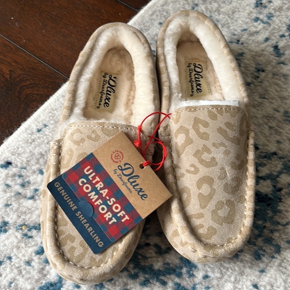 Dluxe by dearfoams girls slippers beige leopard print nwt - Picture 2 of 8